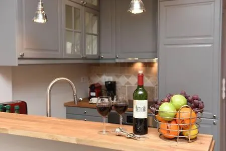 Brouilly 17 Avenue De La Bourdonnais 4 Eme Apartment