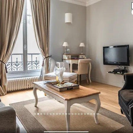 Brouilly Mobility Lease 17 Avenue De La Bourdonnais 4 Eme Appartement Parijs