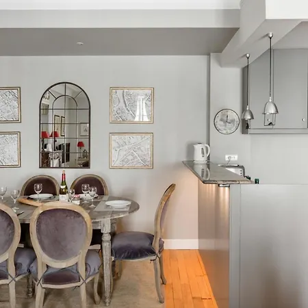 Brouilly 17 Avenue De La Bourdonnais 4 Eme *