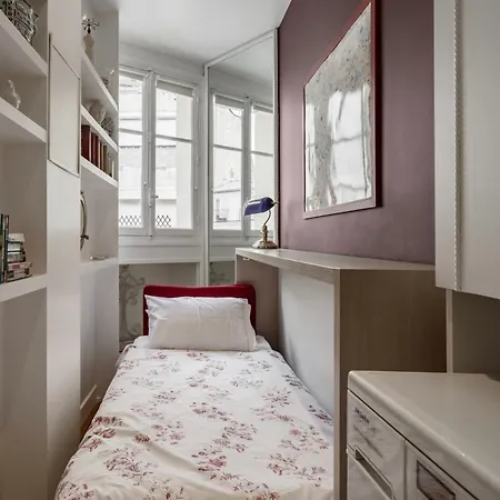 Brouilly One Block From Eiffel Tower Apartment
