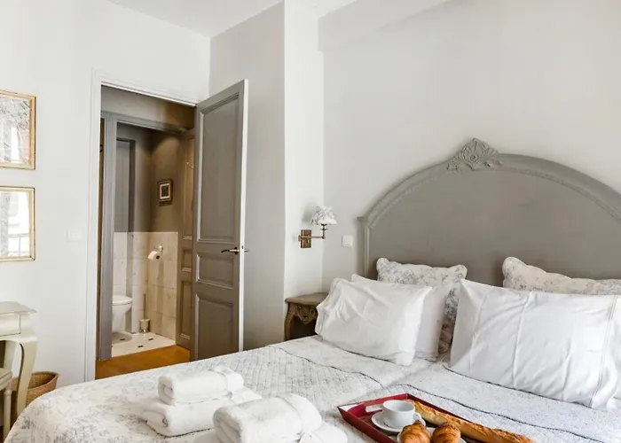Brouilly 17 Avenue De La Bourdonnais 4 Eme *